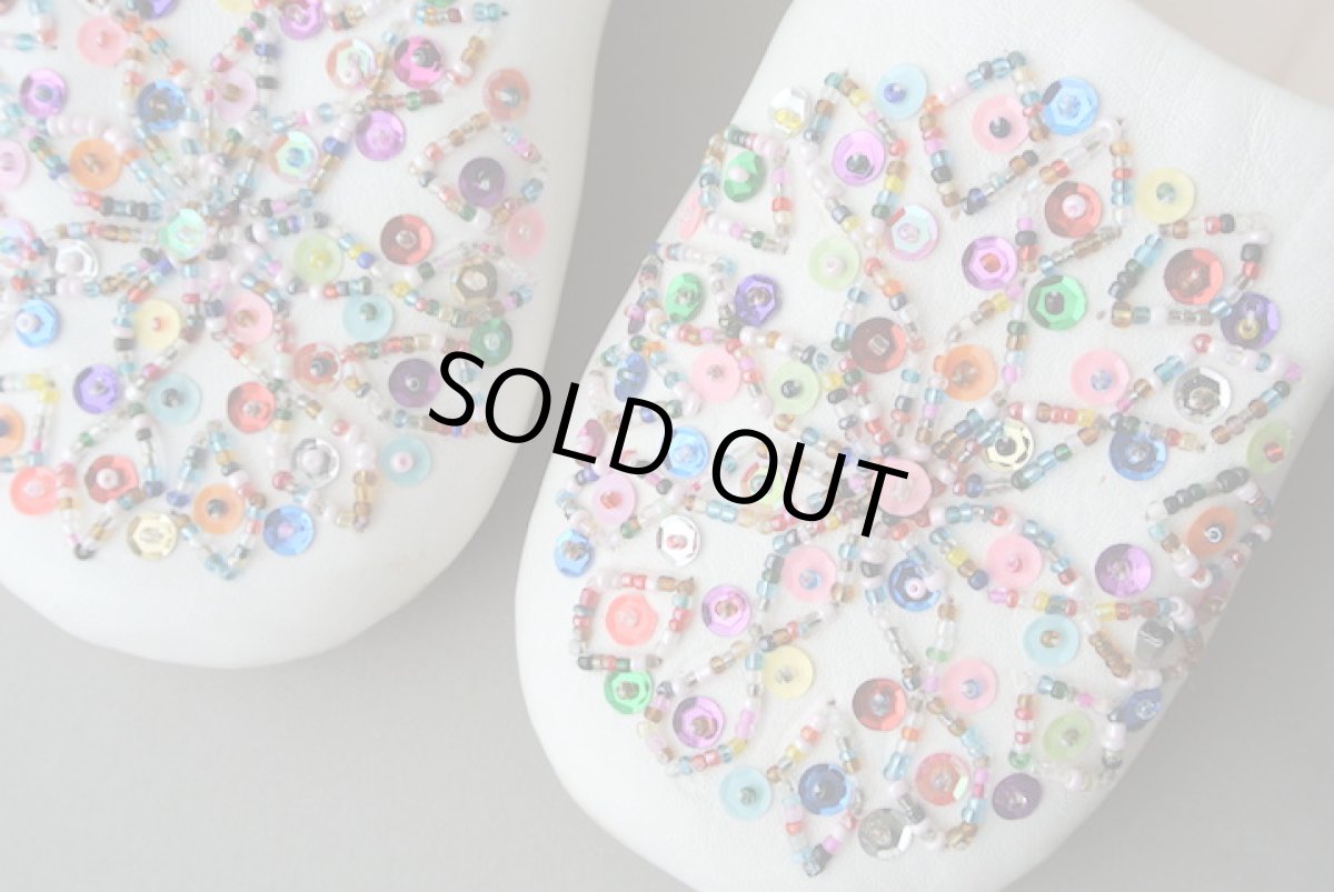 画像3: バブーシュ・スパンコール（白×カラフル）23〜24センチ　メール便可・ラッピング無料 (3)