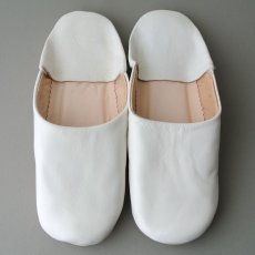 画像1: バブーシュ｜無地・レディース（ホワイト）24〜25cm【ワケあり】ラッピング無料・メール便可 (1)