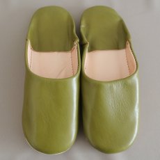 画像1: バブーシュ・無地 （オリーブグリーン）【メンズ】26〜27センチ　ラッピング無料 (1)