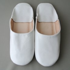 画像1: バブーシュ｜無地・メンズ（白）26〜27cm【ワケあり】ラッピング無料 (1)