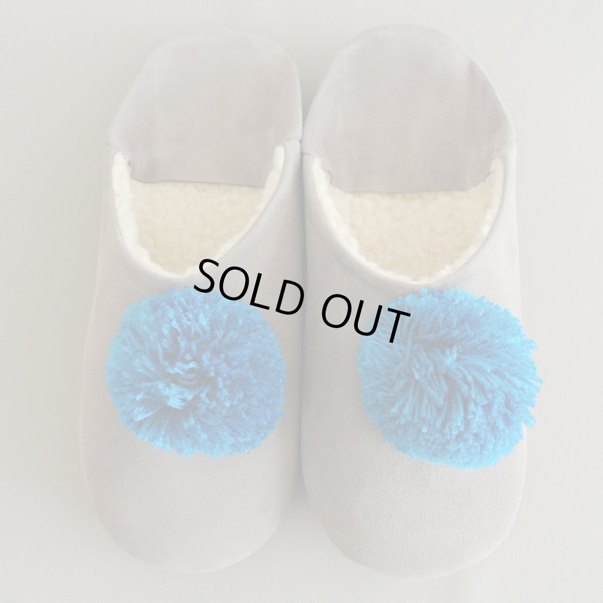 画像1: 【SALE】バブーシュ・内部ボア / スウェード / でかポンポン / あったか冬用 （グレー×ブルー22〜23センチ）ラッピング可　ルームシューズ　室内履き　臭くない (1)