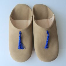 画像1: バブーシュ｜スウェード・タッセル＜レディース＞（グレージュ×ロイヤルブルー）24〜25センチ ラッピング無料 (1)