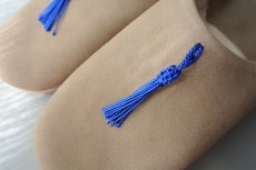 画像3: バブーシュ｜スウェード・タッセル＜レディース＞（グレージュ×ロイヤルブルー）24〜25センチ ラッピング無料 (3)