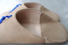 画像4: バブーシュ｜スウェード・タッセル＜レディース＞（グレージュ×ロイヤルブルー）24〜25センチ ラッピング無料 (4)