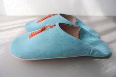 画像4: バブーシュ｜スウェード・タッセル＜レディース＞（くすみブルー×オレンジ）24〜25センチ ラッピング無料 (4)