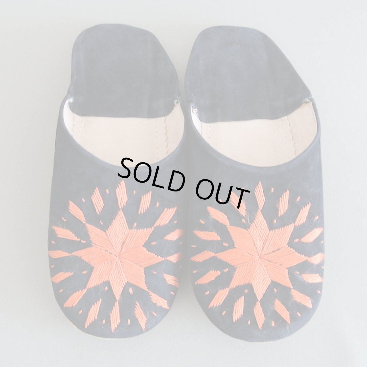 画像1: バブーシュ・スウェード / 刺繍（ネイビー×オレンジ / 23〜24センチ）ルームシューズ　室内履き　革スリッパ　臭くない　メール便・ラッピング可 (1)