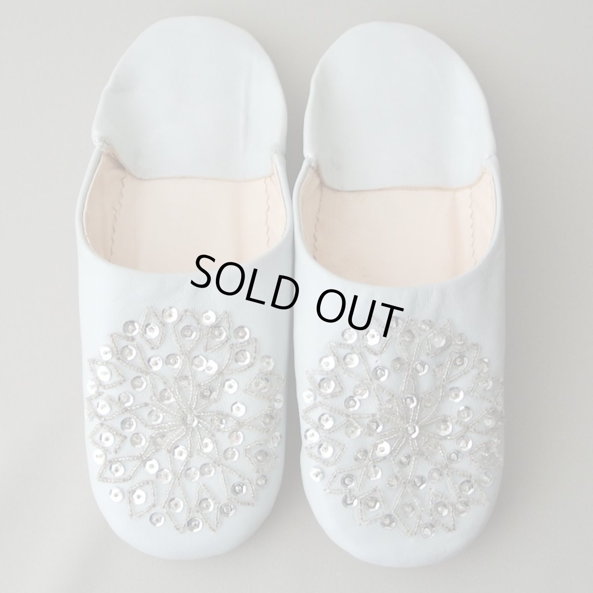 画像1: バブーシュ・スパンコール（ライトグレー×シルバー）24〜25センチ 【ちょっと訳あり】 (1)