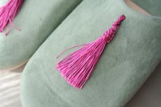 画像3: バブーシュ｜スウェード・タッセル＜レディース＞（ライトグリーン×ピンク）23〜24センチ ラッピング無料 (3)