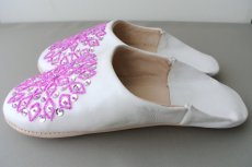 画像4: バブーシュ・スパンコール （白×ピンク）24〜25センチ 【ちょっと訳あり】 (4)