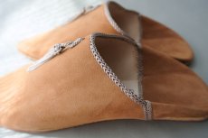 画像5: 外履きバブーシュ｜レディース・スウェード タッセル （ライトブラウン×グレージュ）24〜25センチ ラッピング無料・メール便可 (5)