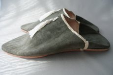 画像4: 外履きバブーシュ｜レディース・スウェード タッセル （グレー×オフホワイト）24〜25センチ ラッピング無料・メール便可 (4)