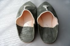 画像6: 外履きバブーシュ｜レディース・スウェード タッセル （グレー×オフホワイト）24〜25センチ ラッピング無料・メール便可 (6)