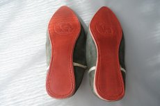 画像7: 外履きバブーシュ｜レディース・スウェード タッセル （グレー×オフホワイト）24〜25センチ ラッピング無料・メール便可 (7)