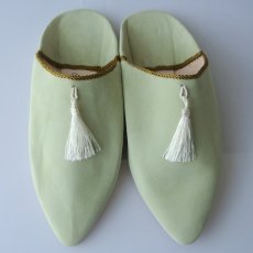 画像1: 外履きバブーシュ｜レディース・スウェード タッセル （ライトグリーン×ホワイト）23〜24センチ ラッピング無料・メール便可 (1)