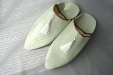 画像2: 外履きバブーシュ｜レディース・スウェード タッセル （ライトグリーン×ホワイト）23〜24センチ ラッピング無料・メール便可 (2)