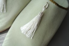 画像3: 外履きバブーシュ｜レディース・スウェード タッセル （ライトグリーン×ホワイト）23〜24センチ ラッピング無料・メール便可 (3)