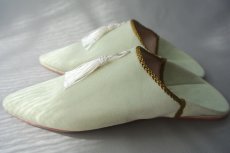 画像4: 外履きバブーシュ｜レディース・スウェード タッセル （ライトグリーン×ホワイト）23〜24センチ ラッピング無料・メール便可 (4)