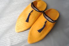 画像2: 外履きバブーシュ｜レディース・スウェード タッセル （イエロー×紫）23〜24センチ ラッピング無料・メール便可 (2)