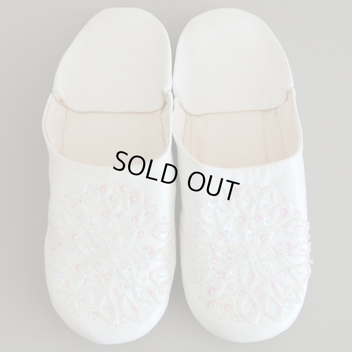 画像1: バブーシュ・スパンコール（白×オーロラ）24〜25センチ　メール便可・ラッピング無料 (1)