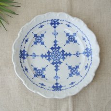 画像1: コセマ平皿：フェズ刺繍青・フリル（直径16cm）COCEMA　未使用　希少　モロッコ陶器 (1)