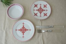 画像2: コセマ平皿：フェズ刺繍赤・エンボスA（直径18cm）COCEMA　未使用　希少　モロッコ陶器 (2)