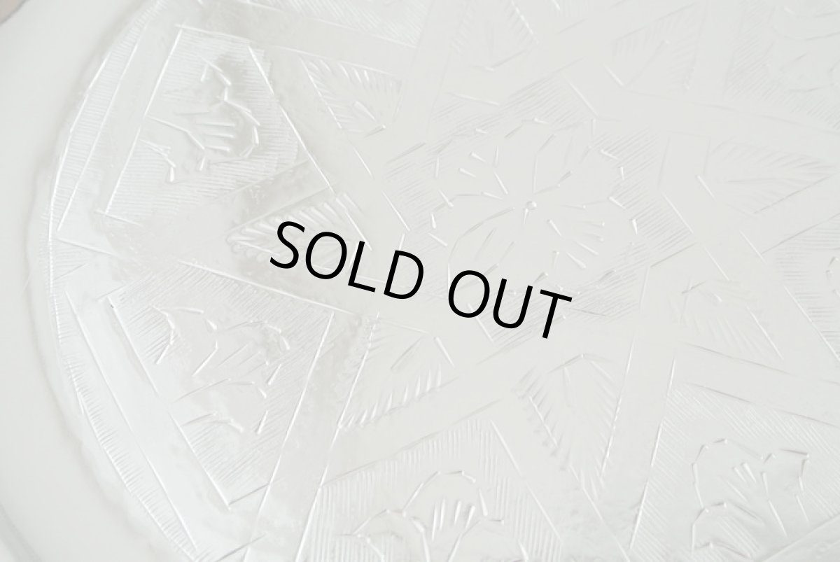 画像2: メタルトレー(脚なし)|彫り模様 φ25cm   お盆 プレート (2)