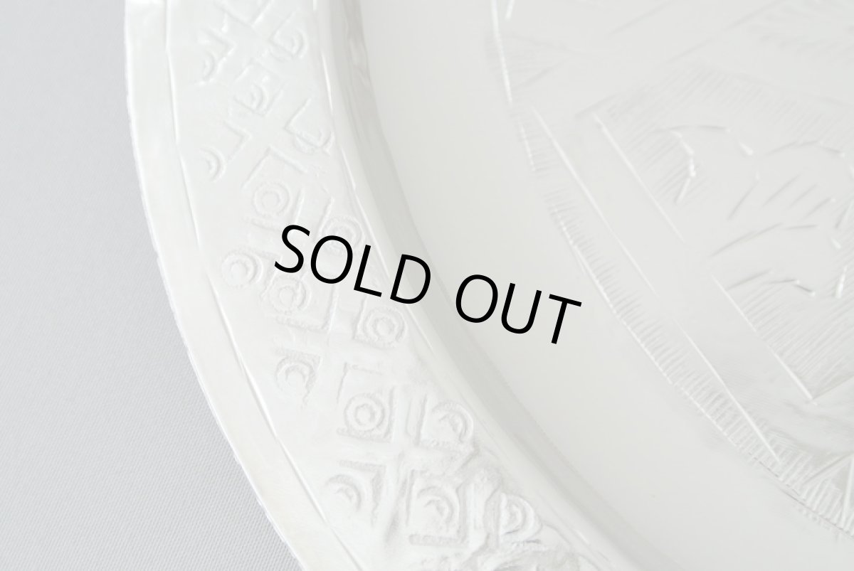 画像3: メタルトレー(脚なし)|彫り模様 φ25cm   お盆 プレート (3)