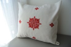 画像2: 【SALE】フェズ刺繍クッションカバー・赤【メール便可】 (2)