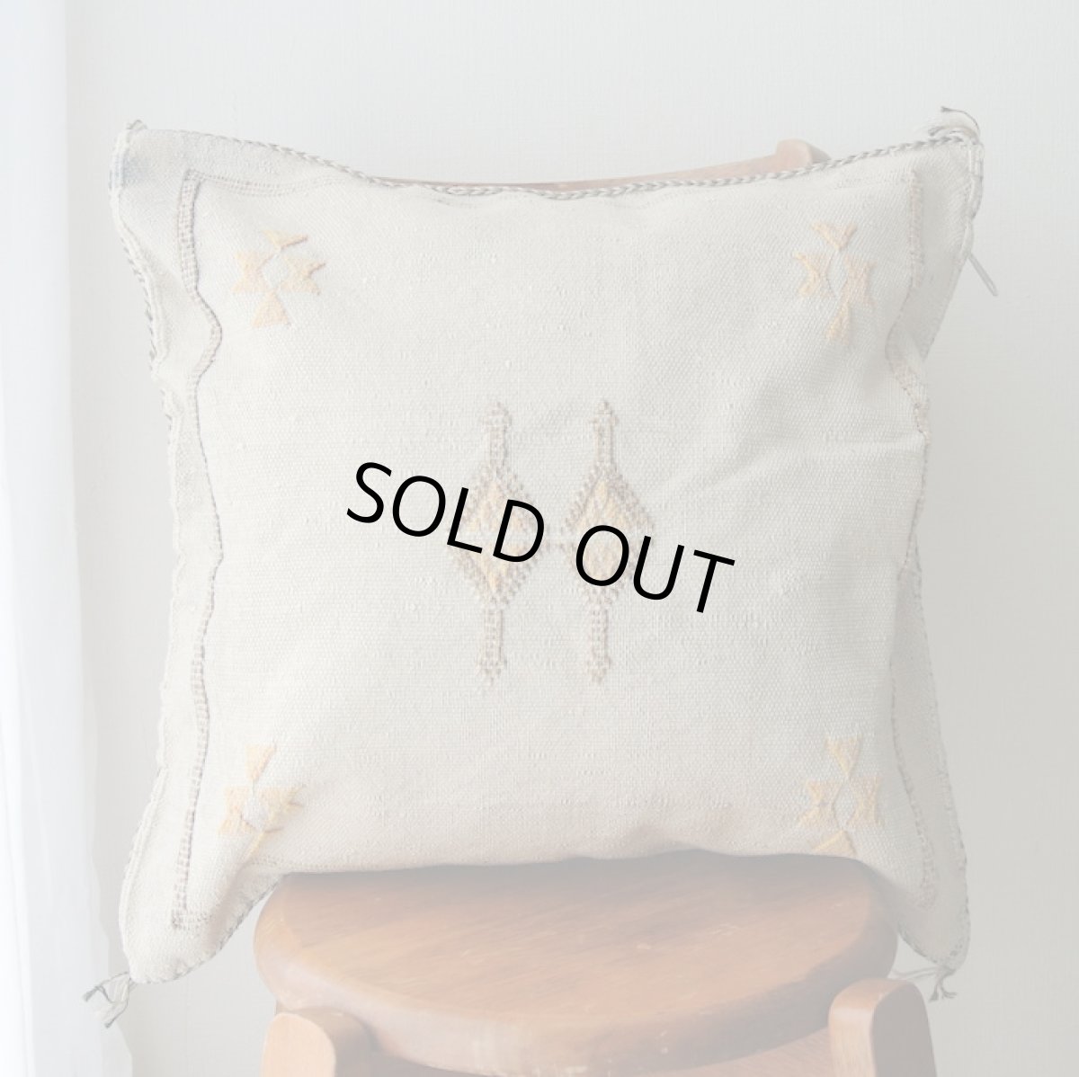 画像1: 【SALE】サブラ （カクタスシルク）クッションカバー・ベージュ【メール便可】 (1)