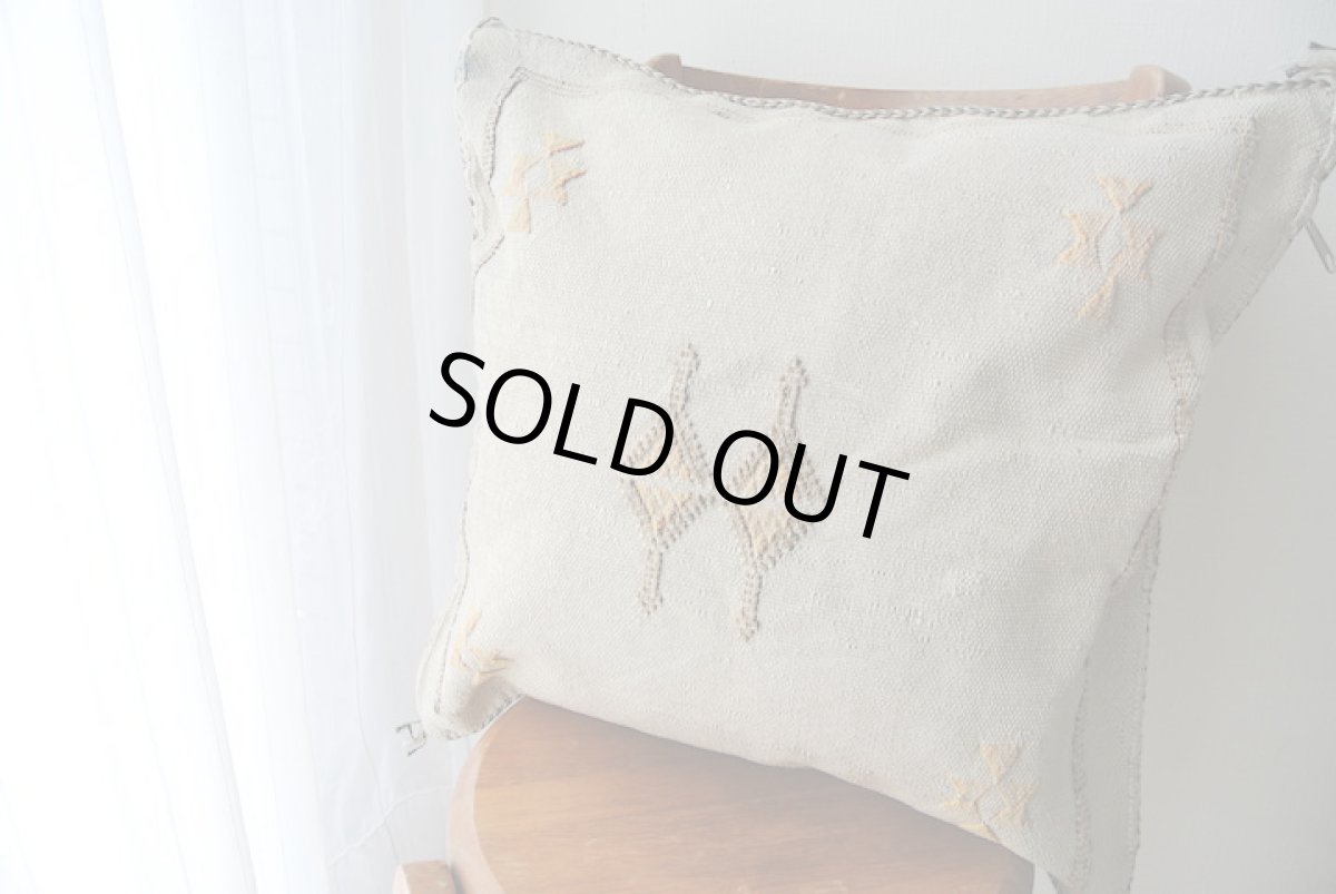 画像2: 【SALE】サブラ （カクタスシルク）クッションカバー・ベージュ【メール便可】 (2)