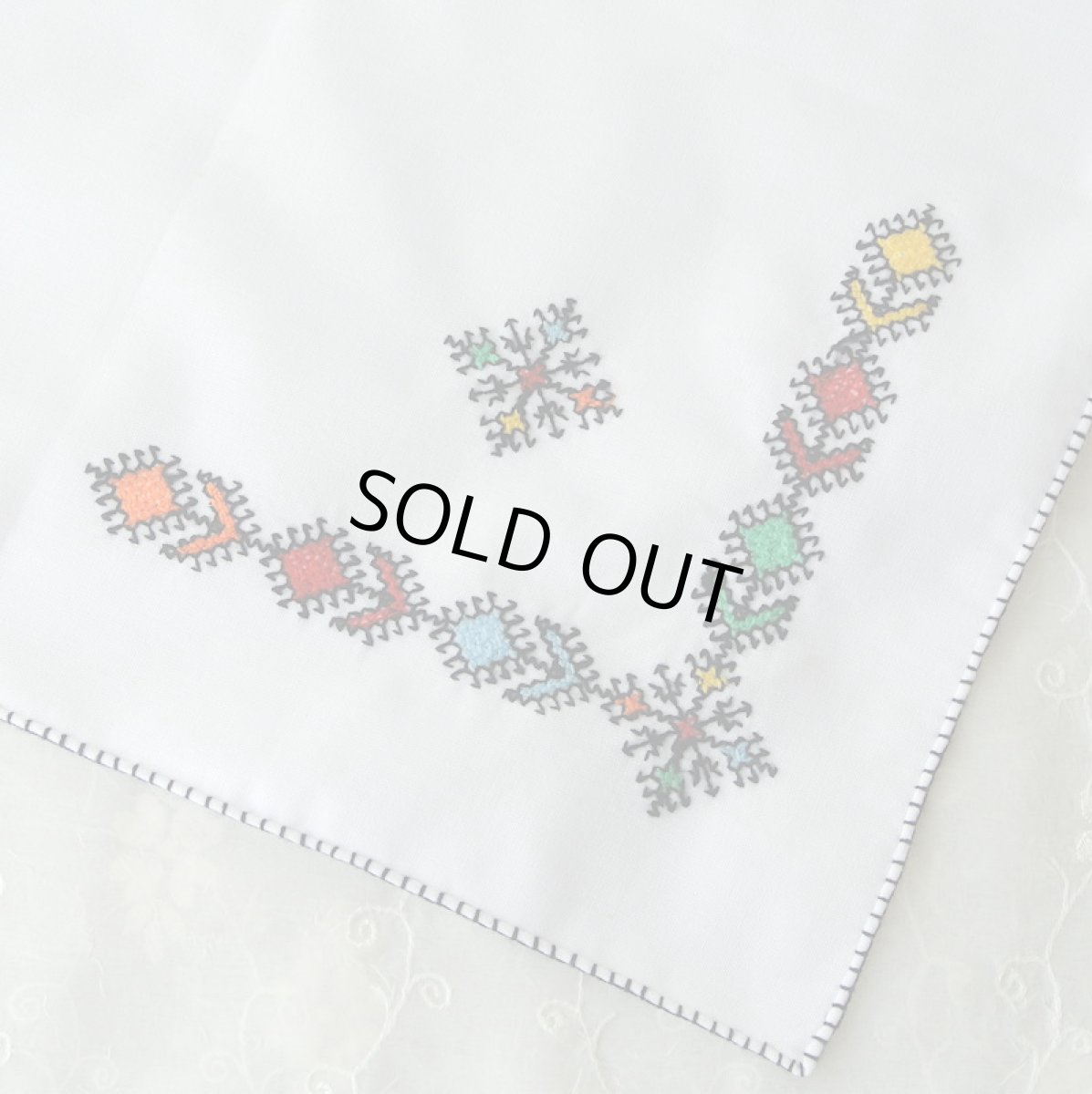 画像1: フェズ刺繍ナプキン・大（カラフル）　＜メール便対応＞ モロッコ雑貨　モロッコインテリア テーブルウェア (1)