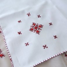 画像1: フェズ刺繍ナプキン（レッド）【メール便可】 (1)