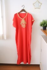 画像2: モロッコ民族衣装（レディースサイズ / サーモンピンク）カフタン ジュラバ【メール便選択可】 (2)