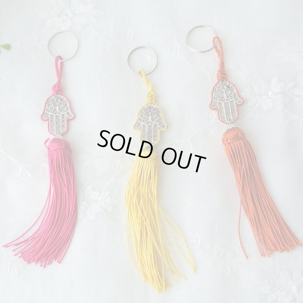 画像1: タッセルチャーム｜ファティマの手（サラサラ）【メール便選択可】 キーホルダー　魔除け　お守り (1)