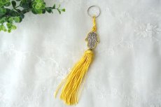 画像2: タッセルチャーム｜ファティマの手（サラサラ）【メール便選択可】 キーホルダー　魔除け　お守り (2)