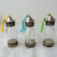 画像1: モロッコのミニガラスボトル（小瓶）｜タッセル付き (1)
