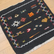 画像1: モロッコラグ ｜アフニフ SS（ブラックA / 約55×52cm）美品　玄関マット　一点もの (1)