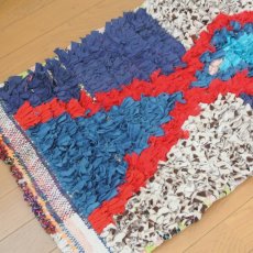 画像1: モロッコラグ｜ボシャルウィット・ブルー×レッド（約106×49cm） 玄関マット　一点もの　送料無料　美品 (1)