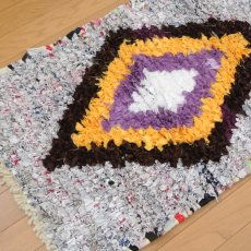 画像1: モロッコラグ｜ボシャルウィット・グレー×紫×山吹色（約93×56cm） 玄関マット　一点もの　送料無料　美品 (1)