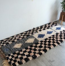 画像1: モロッコラグ｜ビンテージ・モノトーン市松模様（1990年代 / 約169×71cm） 一点もの　送料無料　美品 (1)