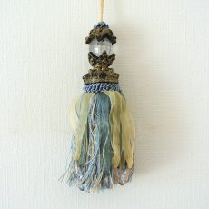 画像1: ビジュー付きタッセルチャーム｜貴婦人（ブルー） (1)