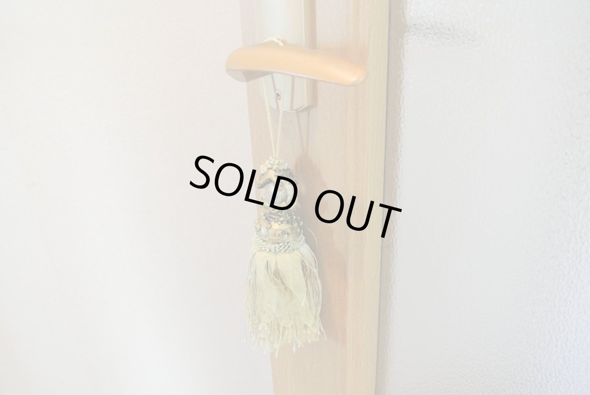 画像4: ビジュー付きタッセルチャーム｜貴婦人（イエロー） (4)