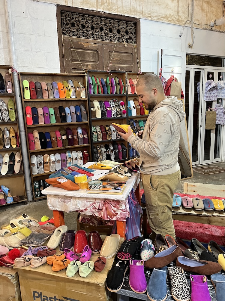 スウェードバブーシュのお店