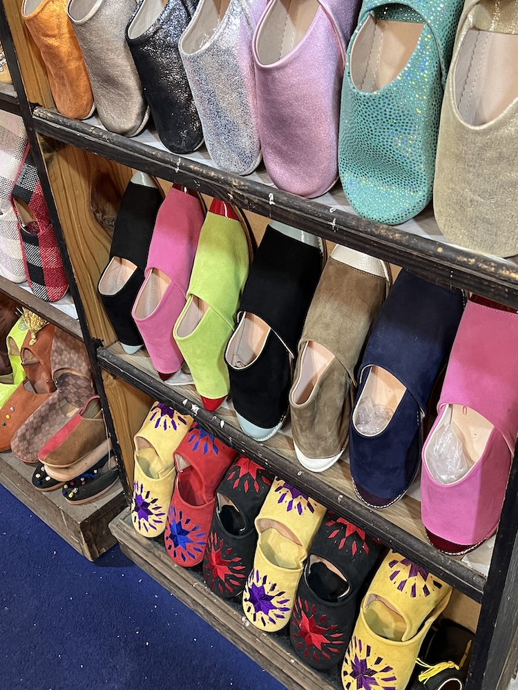 スウェードバブーシュのお店