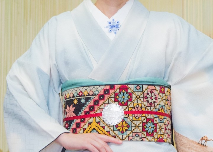 フェズ刺繍襟元