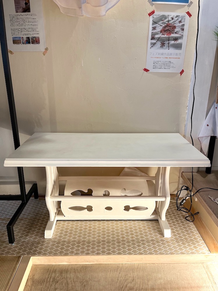 白テーブル
