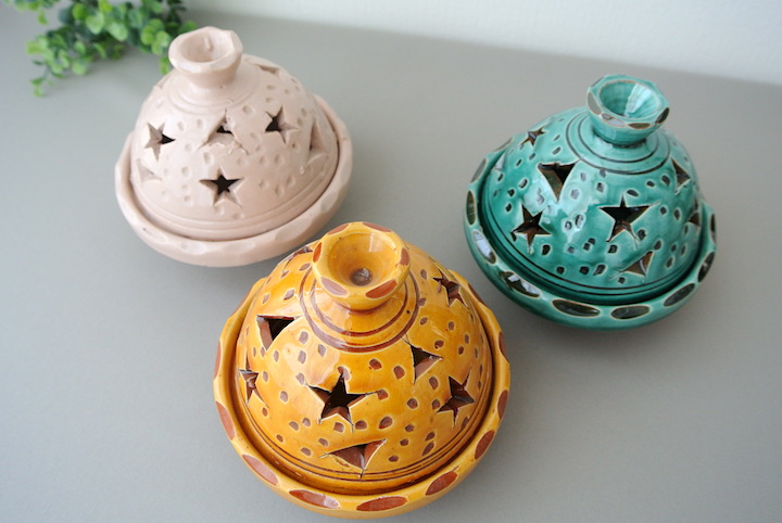 ”蓋つき陶器小物入れ星と三角”/