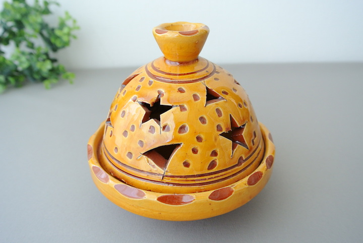 ”蓋つき陶器小物入れ星と三角”/