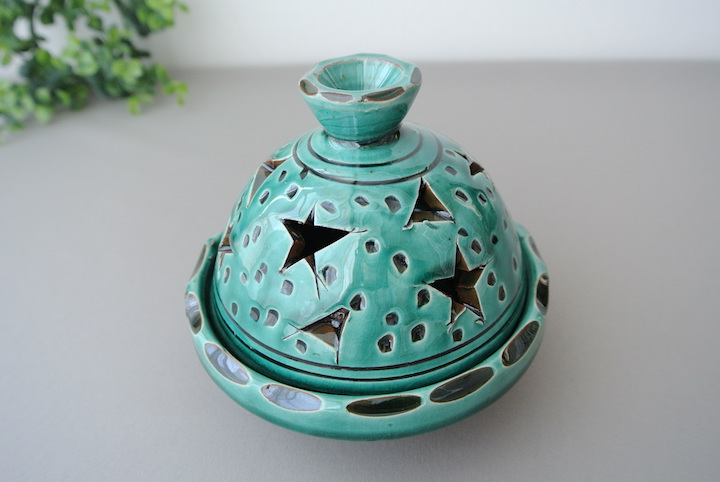 ”蓋つき陶器小物入れ星と三角”/