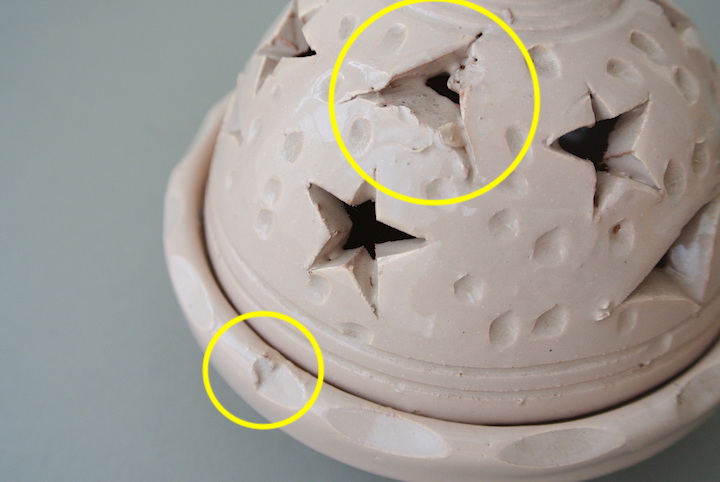 ”蓋つき陶器小物入れ星と三角”/